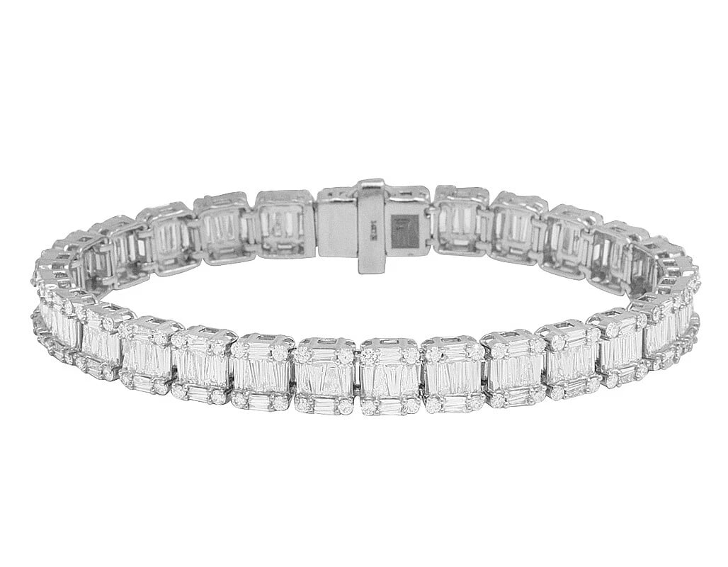 10K WHITE GOLD DIAMOND BAGUETTE BRACELET: 10K White Gold Diamond Baguette Bracelet Brand: None Type/Style: Bracelet Material: 10K White Gold Color: White Gold Size: Dimension 8mm 8" Accessories: None Accessories Notice: When purch