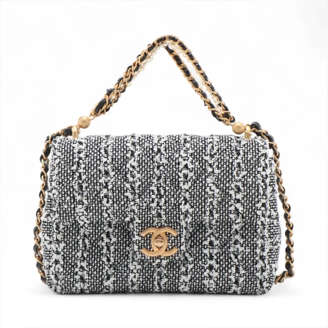 CHANEL MINI MATELASSE 20 TWEED CHAIN SHOULDER BAG: Chanel Mini Matelasse 20 Tweed Chain Shoulder bag Brand: Chanel Type/Style: Shoulder bag Material: Tweed Color: Black Size: Height:5.5inch Length:7.9inch Depth:2.6inch Handle height:3.0inch Access