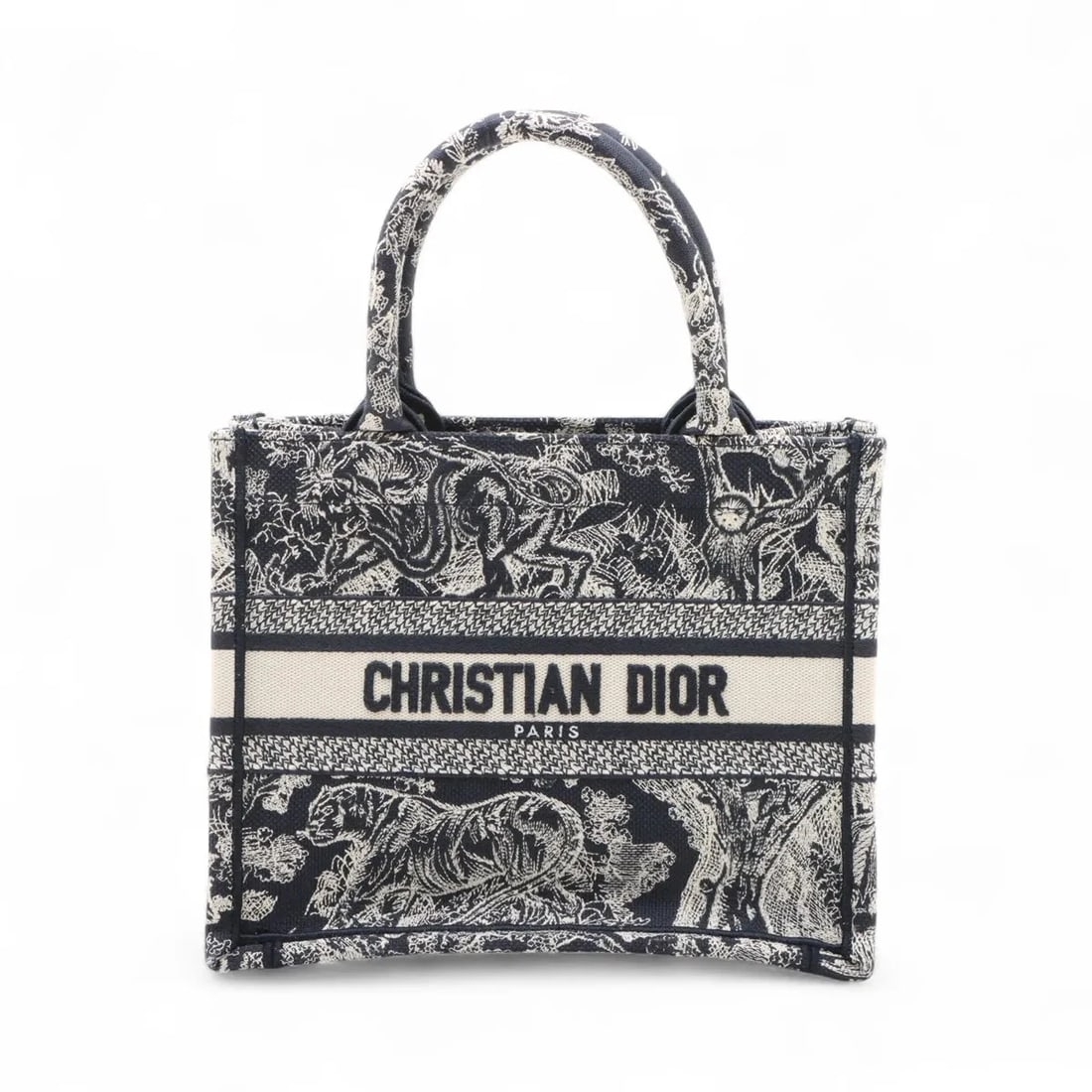 CHRISTIAN DIOR TOILE DOO TOTE SMALL CANVAS HANDBAG HANDBAG: Christian Dior Toile Doo Tote Small canvas Handbag Handbag Brand: Christian Dior Type/Style: Hand bag Material: canvas Color: Navy Blue Size: Height:8.7inch Length:10.6inch Depth:5.5inch Handle height
