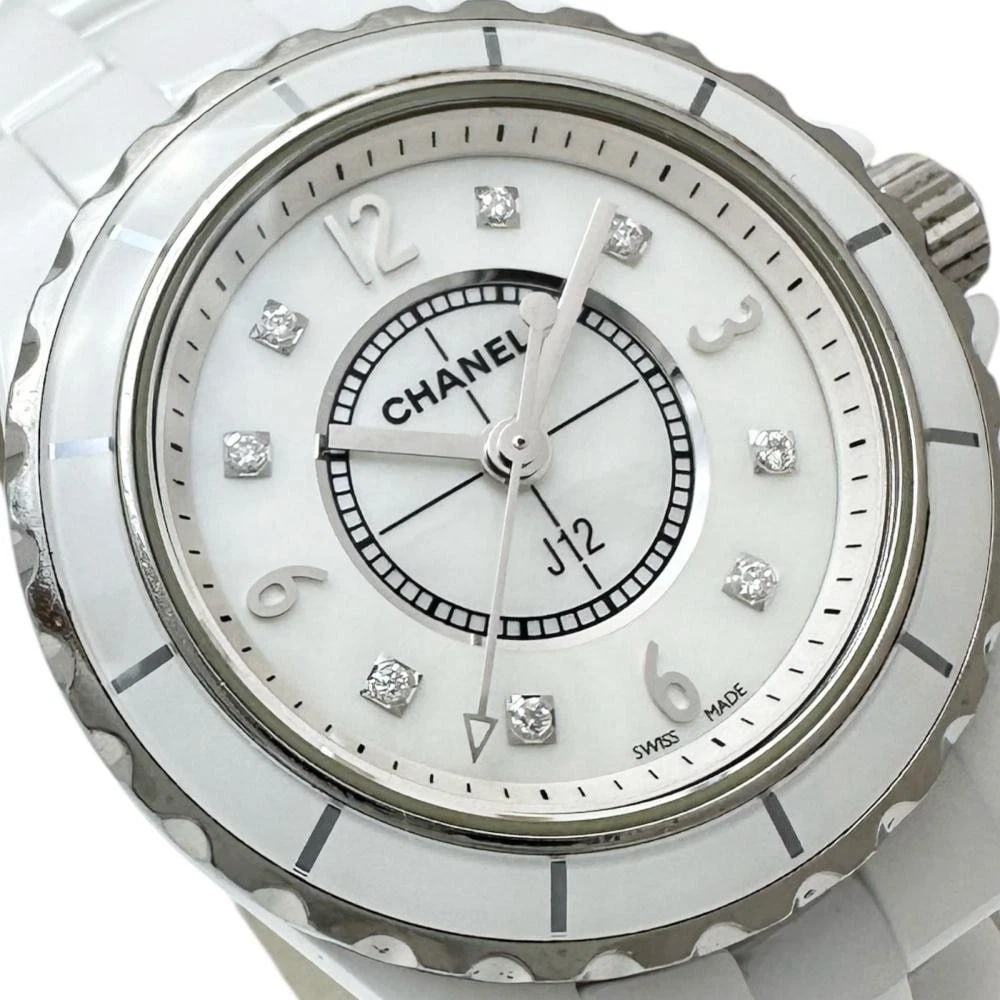 CHANEL J12 DIAMOND QUARTZ WHITE DIAL WATCH: CHANEL J12 Diamond Quartz White Dial Watch Brand: CHANEL Type: Wristwatch Material: Ceramic Color: Dial color white Size: Belt inner circumference: approx. 16.5cm Case Width 28.5mm x Height 28.5mm x