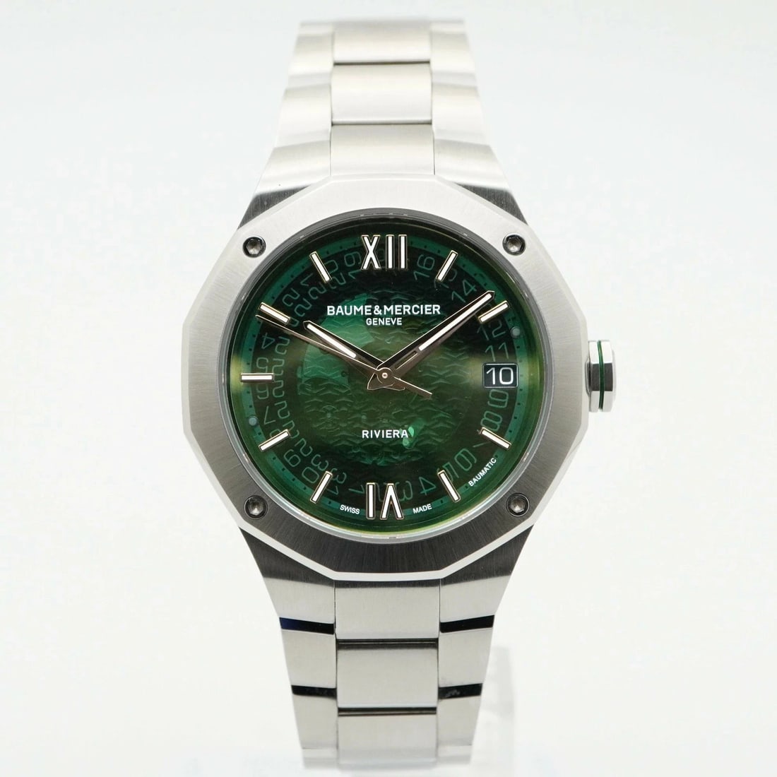 BAUME & MERCIER AUTOMATIC WATCH: Baume & Mercier Automatic Watch Brand: Baume & Mercier Type: Wristwatch Material: ss Color: Dial color green Size: Case diameter 39 mm Accessories: None Accessories Notice: When purchasing pre-owned