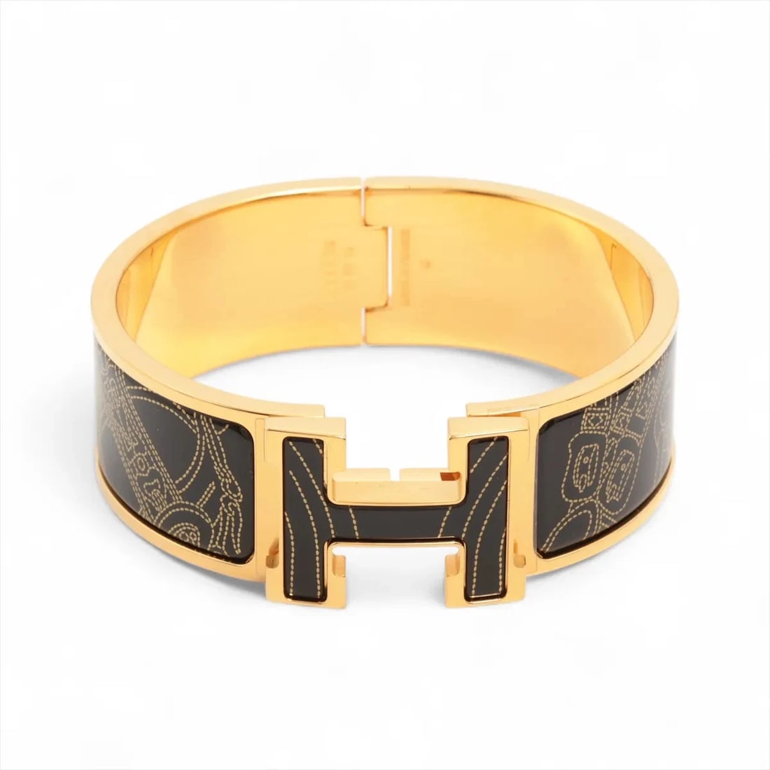 HERMES CLICK CRACK H LARGE FI0215 BANGLE GP BRID DOUGALA APRICOT PIQU: Hermes click crack h large FI0215 Bangle GP Brid Dougala Apricot Piqu Brand: Hermès Type/Style: Bracelet Material: GP Color: Black×Gold Size: (CM) Bracelet length:16 (Inch) Bracelet Length:6.3inch