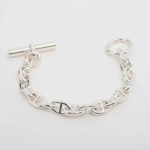 HERMES CHAINE D'ANCRE PM BRACELET 16 FRAMES: Hermes Chaine d'Ancre PM Bracelet 16 frames Brand: Hermès Type/Style: Bracelet Material: 925 Color: Silver Size: (CM) Bracelet length:12.5 (Inch) Bracelet Length:4.9inch Accessories: None