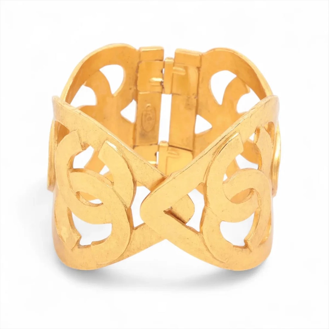CHANEL COCO MARK HEARTS BANGLE: Chanel Coco Mark hearts Bangle Brand: Chanel Type/Style: Bracelet Material: GP Color: Gold Size: (CM) Bracelet length:20 (Inch) Bracelet Length:7.9inch Accessories: None Accessories Notice