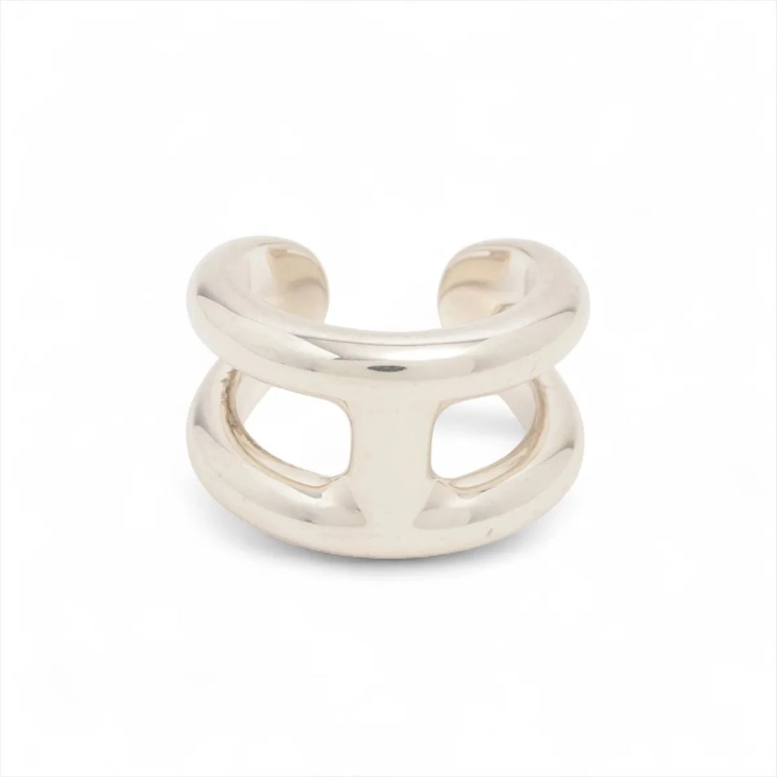 HERMES OSMOZ PM RING: Hermes Osmoz PM Ring Brand: Hermès Type/Style: Ring Material: 925 Color: Silver Size: 5.5 - 5.75 US Accessories: None Accessories Notice: When purchasing pre-owned goods, please refer to the photos