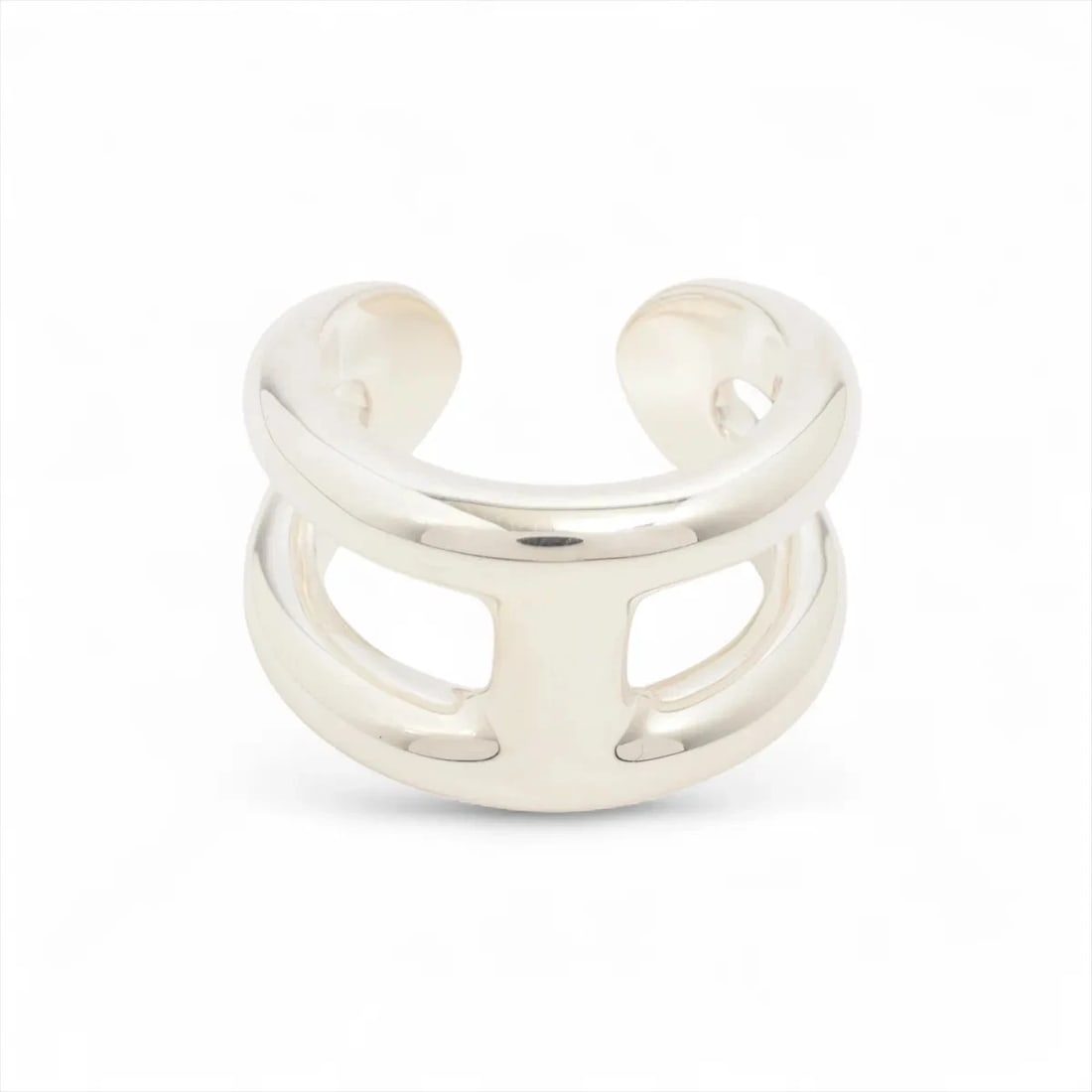 HERMES OSMOZ PM RING: Hermes Osmoz PM Ring Brand: Hermès Type/Style: Ring Material: 925 Color: Silver Size: 6.25 - 6.5 US Accessories: None Accessories Notice: When purchasing pre-owned goods, please refer to the photos