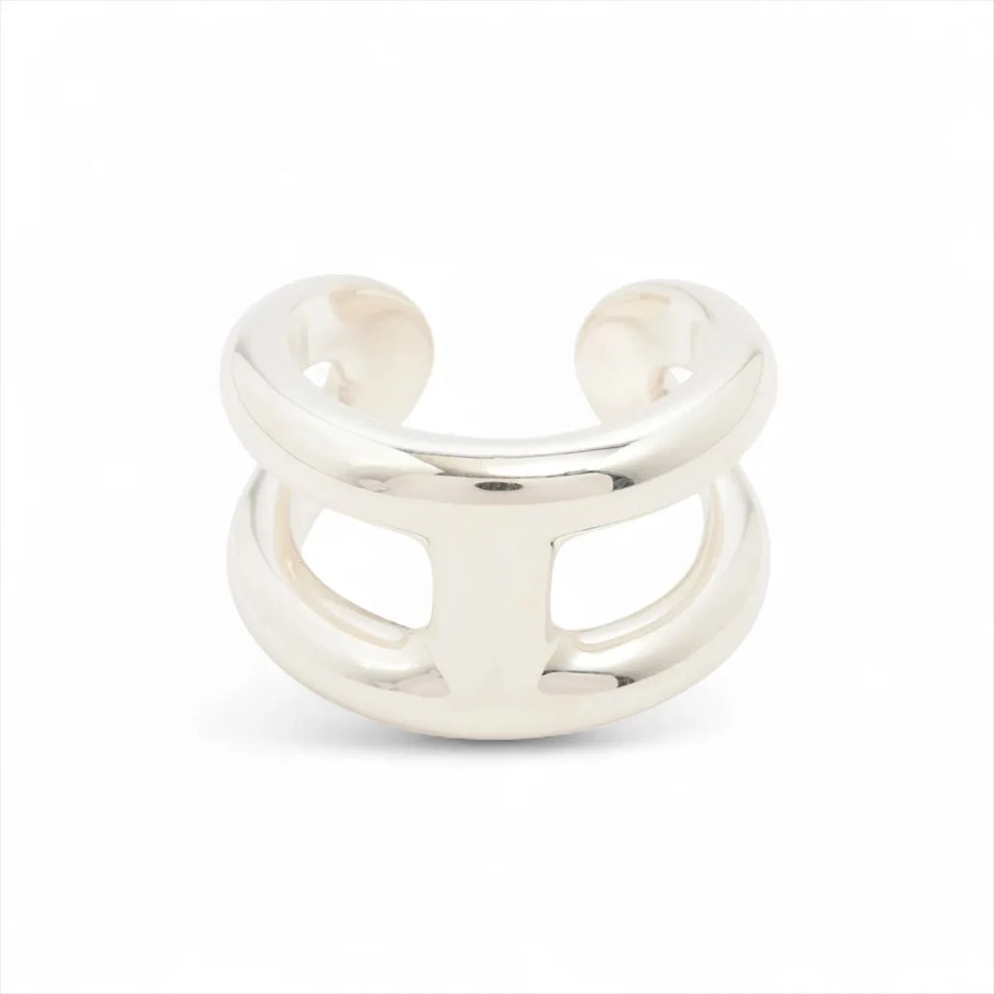 HERMES OSMOZ PM RING: Hermes Osmoz PM Ring Brand: Hermès Type/Style: Ring Material: 925 Color: Silver Size: 6.25 - 6.5 US Accessories: None Accessories Notice: When purchasing pre-owned goods, please refer to the photos