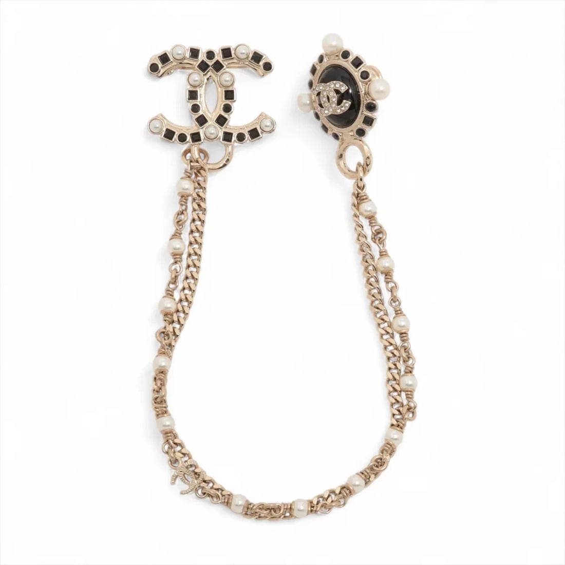 CHANEL B22P BROOCH K: Chanel B22P Brooch k Brand: Chanel Type/Style: Brooch Material: GP x rhinestone x imitation pearl Color: gold×black Size: (CM)W?2.8cmH?2.9cm(Inch)W?2.8cmH?2.9cm Accessories: None Accessories Notice: