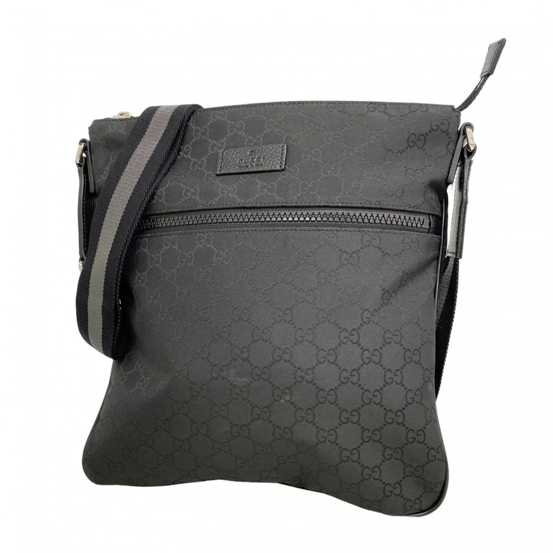 GUCCI GG NYLON SHOULDER BAG: Gucci GG Nylon Shoulder Bag Brand: Gucci Type/Style: Shoulder bag Material: Nylon Color: Black Size: (HxWxD) 31.5cm x 29cm x 1.5cm / 12.4'' x 11.41'' x 0.59'' Accessories: None Accessories