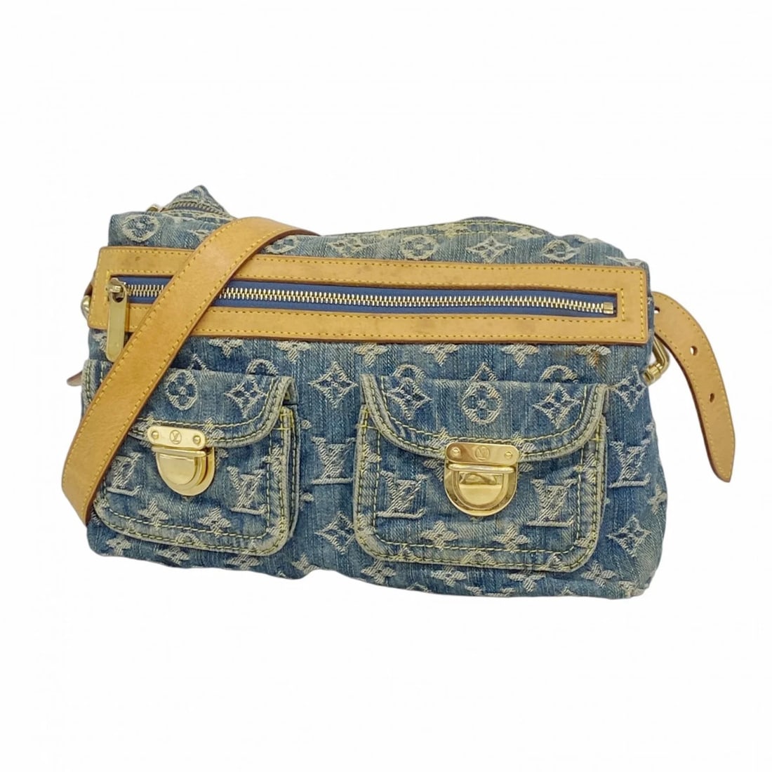 LOUIS VUITTON MONOGRAM DENIM BAGGY PM SHOULDER BAG: Louis Vuitton Monogram Denim Baggy PM Shoulder Bag Brand: Louis Vuitton Type/Style: Shoulder bag Material: none Color: Blue Size: (HxWxD) 23cm x 30cm x 10cm / 9.05'' x 11.81'' x 3.93'' Accessories