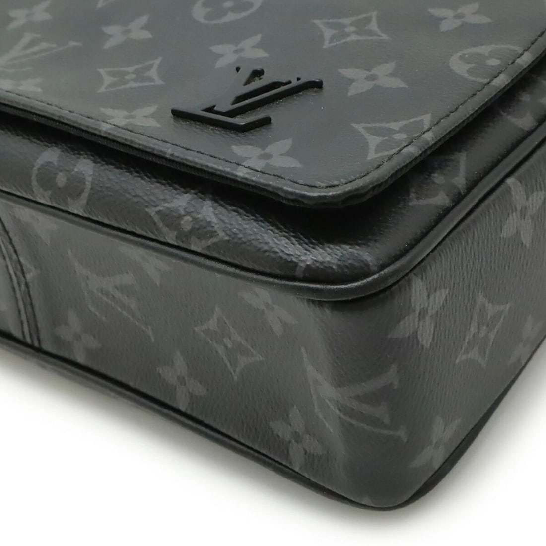 LOUIS VUITTON MONOGRAM ECLIPSE DISTRICT PM HANDBAG - 4
