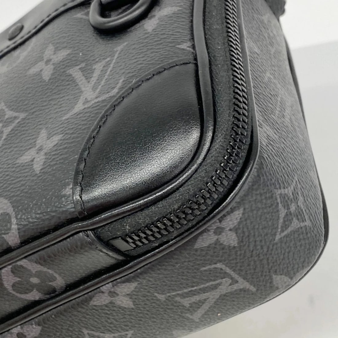 LOUIS VUITTON SHOULDER BAG MONOGRAM ECLIPSE ALPHA - 4