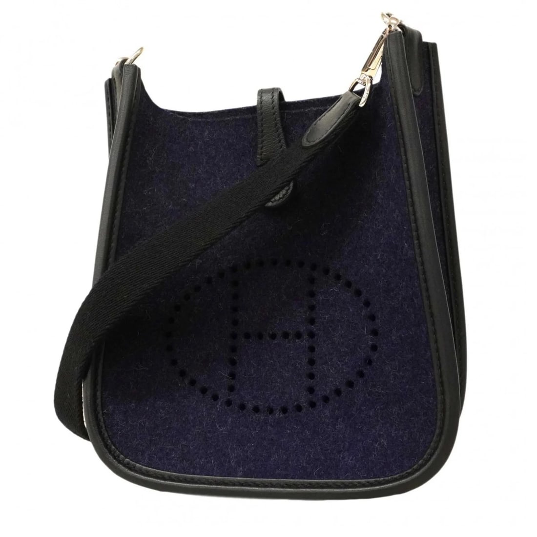 HERMES EVELYNE TPM SHOULDER BAG, FELT, NAVY: Hermes Evelyne TPM Shoulder Bag, Felt, Navy Brand: Hermes Type/Style: Shoulder bag Material: Felt Color: Navy Size: (HxWxD) 18cm x 17cm x 5.5cm / 7.08'' x 6.69'' x 2.16'' Accessories: None