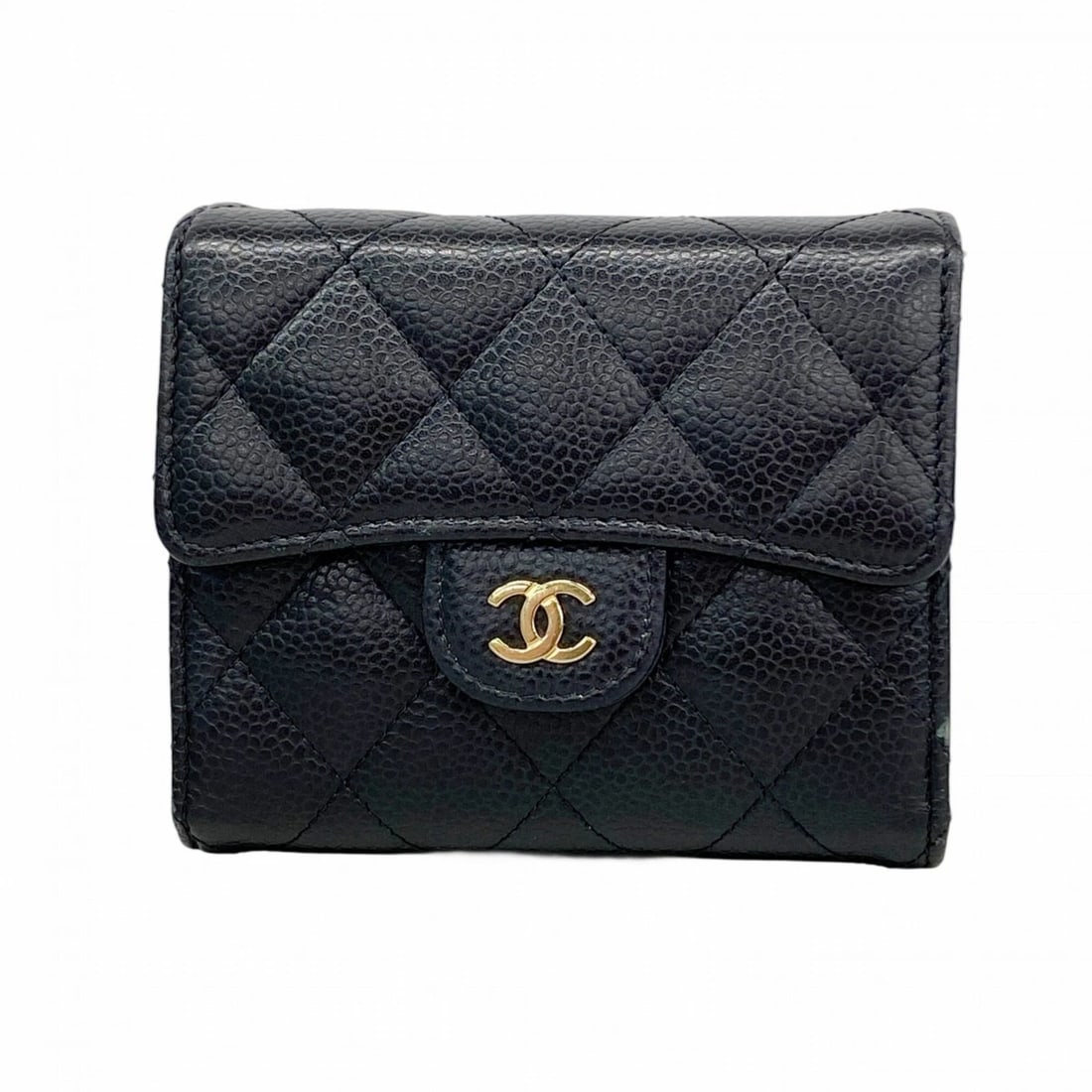 CHANEL TRI-FOLD WALLET, MATELASSÉ CAVIARSKINLEATHER, BLACK: Chanel Tri-fold Wallet, Matelassé CaviarSkinLeather, Black Brand: Chanel Type/Style: Type Wallet (tri-fold) Material: Grained Calfskin Color: Black Size: (HxWxD) 10cm x 11.5cm x 3cm / 3.93'' x