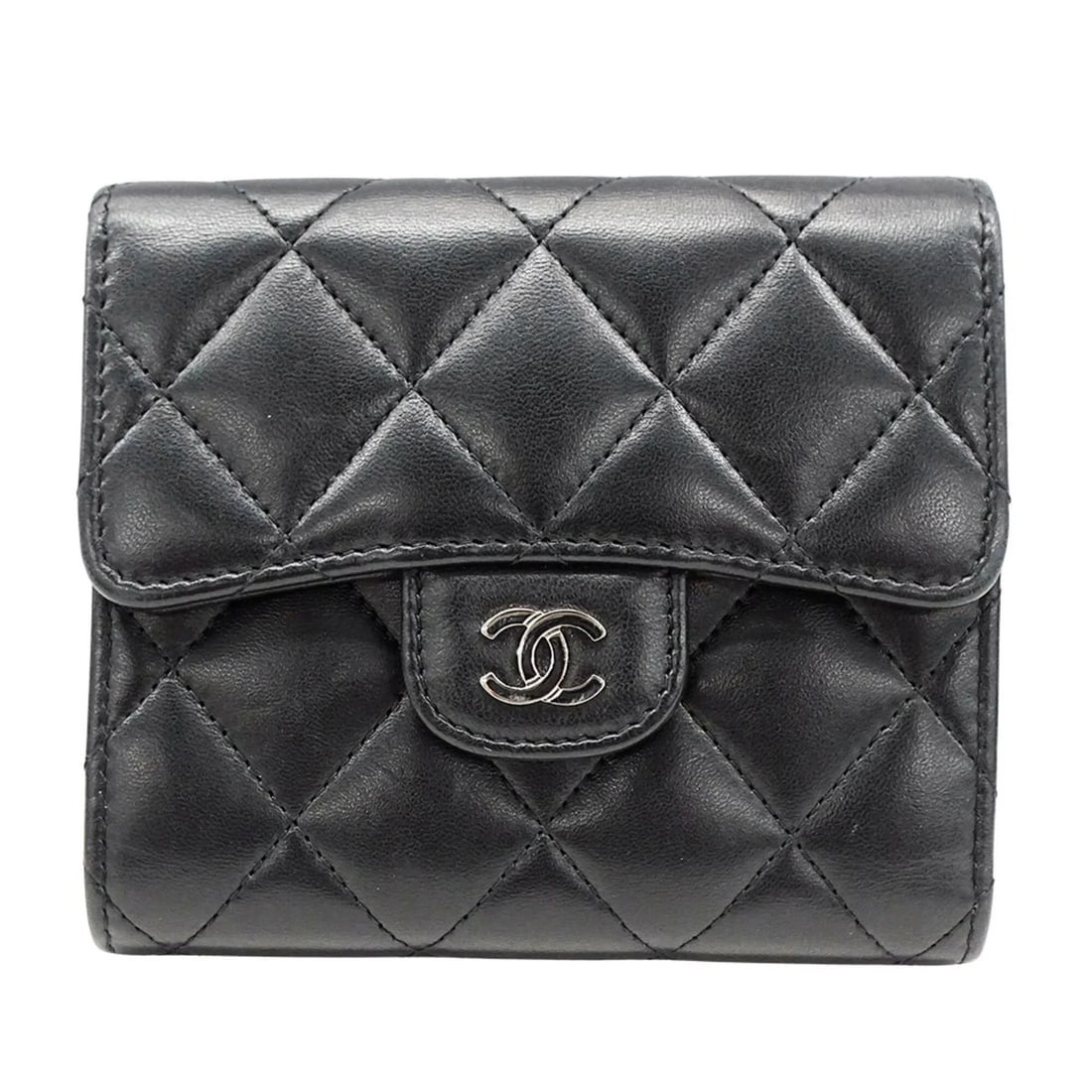 CHANEL WOMEN'S TRIFOLD WALLET, MATELASSÉ LAMBSKIN, BLACK: Chanel women's trifold wallet, Matelassé lambskin, black Brand: Chanel Type/Style: Type Wallet (tri-fold) Material: none Color: Black Size: (HxWxD) 10cm x 11.5cm x 2cm / 3.93'' x 4.52'' x 0.78''