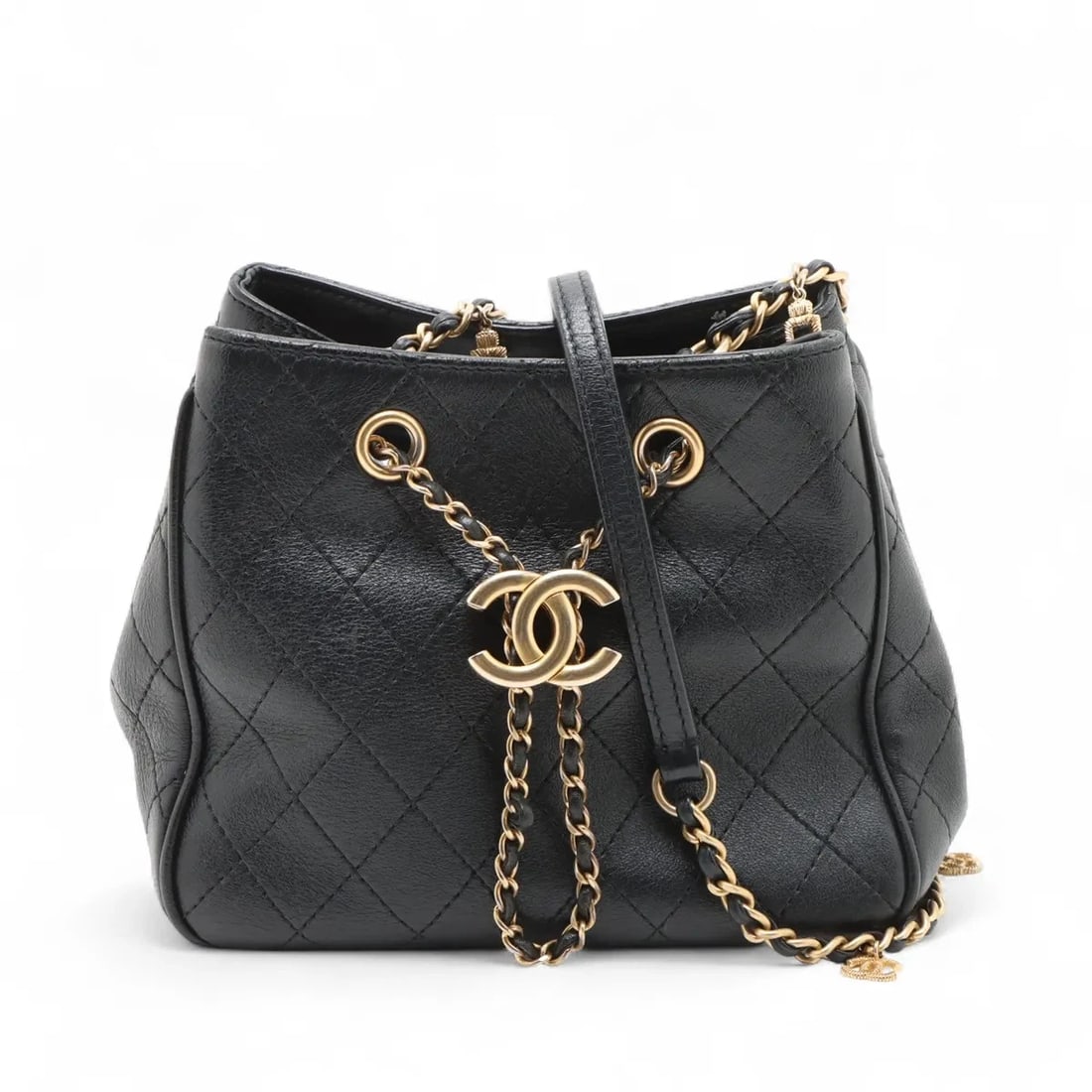 CHANEL MATELASSE LAMBSKIN CHAIN SHOULDER BAG: Chanel Matelasse Lambskin Chain Shoulder bag Brand: Chanel Type/Style: Shoulder bag Material: Lambskin Color: Black Size: Height:6.3inch Length:6.9inch Depth:3.9inch Accessories: None Accessories