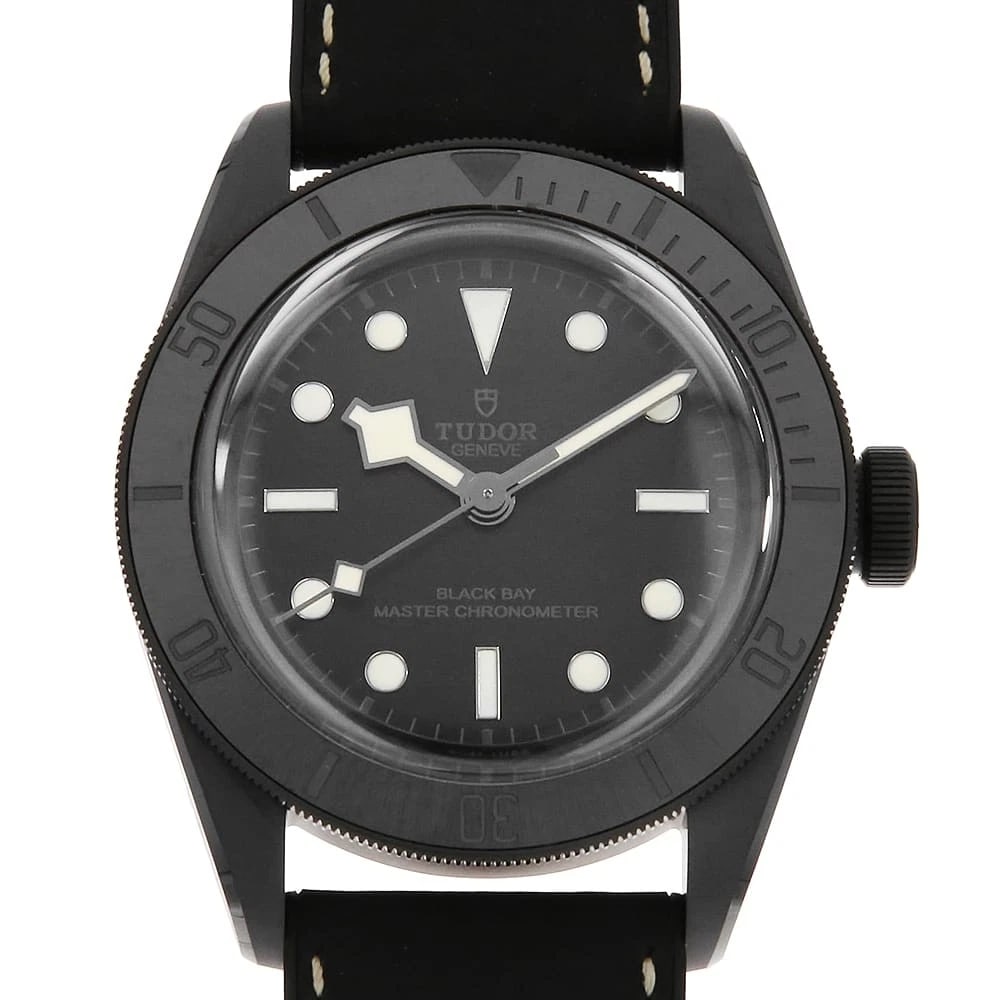 TUDOR HERITAGE BLACK CERAMIC WATCH: TUDOR Heritage Black Ceramic Watch Brand: TUDOR Type: Wrist watch Material: Band Material Calfskin, Case Material Ceramic Color: Dial color Black Size: Case:W41mm Accessories: None Accessories