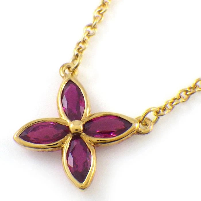 TIFFANY & CO. VICTORIA NECKLACE RUBY: TIFFANY & CO. VICTORIA NECKLACE RUBY Brand: Tiffany & Co. Type/Style: Necklas Material: 18Kyellow gold, Main Stone/Creation Ruby Color: Yellow Gold Size: Chain size: 40cm Top: W9.2mm x H8.3mm Acce