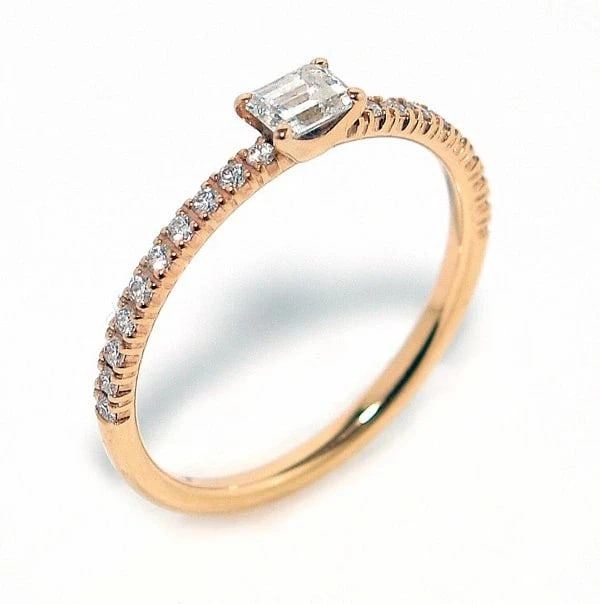 CARTIER ETINCEL DE ROSE GOLD 750 EMERALD CUT DIAMOND: CARTIER ETINCEL DE ROSE GOLD 750 EMERALD CUT DIAMOND Brand: Cartier Type/Style: Ring Material: 750ROSE GOLD Color: Rose Gold Size: US 4.75 Accessories: None Accessories Notice: When purcha
