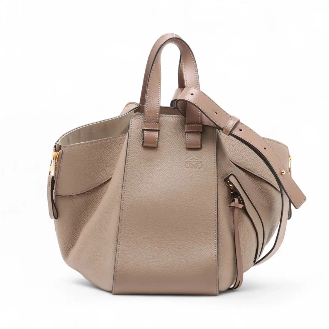 LOEWE HAMMOCK MEDIUM LEATHER 2 WAY HANDBAG SHOULDER BAG: Loewe Hammock Medium Leather 2 Way Handbag Shoulder bag Brand: Loewe Type/Style: Shoulder bag Material: Leather Color: Beige Size: Height:9.8inch Length:5.3inch Depth:10.4inch Handle height:4.1inch