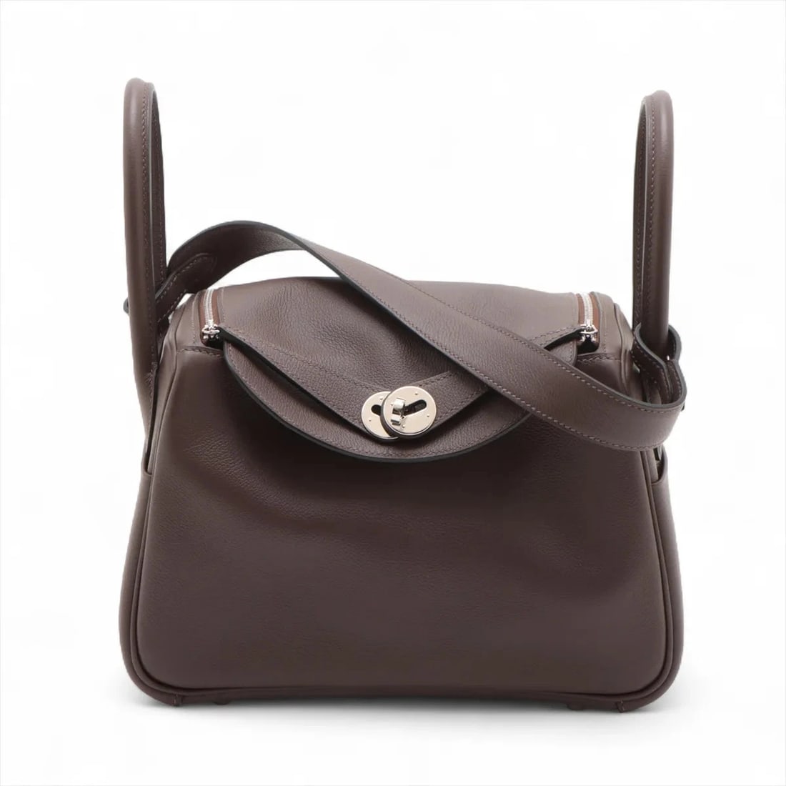 HERMES LINDY 26 EVERCOLOR MOKA HANDBAG: Hermes Lindy 26 Evercolor Moka Handbag Brand: Hermès Type/Style: Hand bag Material: Evercolor Color: Moka Size: Height:7.3inch Length:10.2inch Depth:4.9inch Handle height:3.9inch Accessories: None