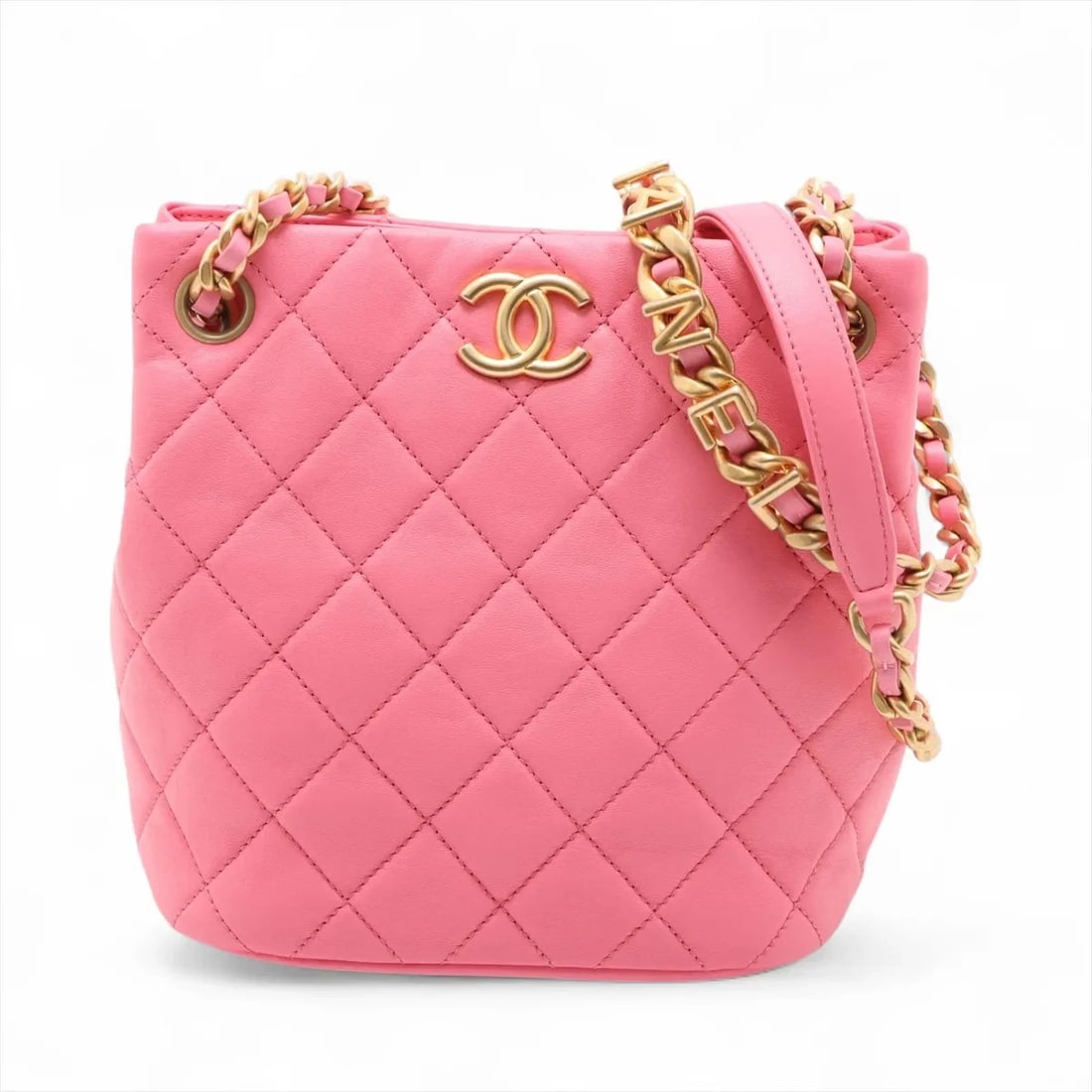 CHANEL MATELASSE LAMBSKIN CHAIN SHOULDER BAG: Chanel Matelasse Lambskin Chain Shoulder bag Brand: Chanel Type/Style: Shoulder bag Material: Lambskin Color: Pink Size: Height:7.1inch Length:6.7inch Depth:4.3inch Accessories: None Acces