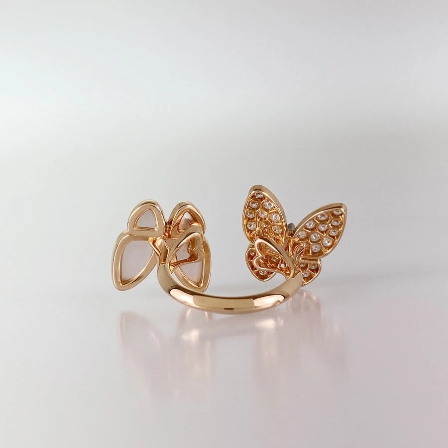 VAN CLEEF & ARPELS GOLD DIAMOND RING - 2