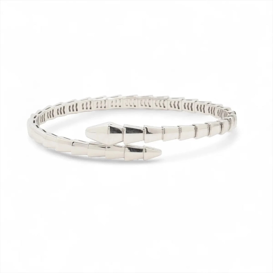 BVLGARI SERPENTI VIPER BRACELET 750(WG): Bvlgari Serpenti Viper Bracelet 750(WG) Brand: Bvlgari Type/Style: Bracelet Material: 18k White Gold Color: Not Specified Size: (CM) Bracelet length:16.7 (Inch) Bracelet Length:6.6inch Accessories: