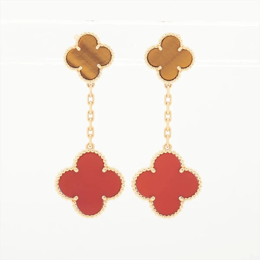 VAN CLEEF & ARPELS MAGIC ALHAMBRA TIGAR EYE CARNELIAN PIERCING JEWELRY: Van Cleef & Arpels Magic Alhambra Tigar eye Carnelian Piercing jewelry Brand: Van Cleef & Arpels Type/Style: Piercing jewelry Material: 750(YG) Color: Not Specified Size: (CM) Height:5.5 Length:2.1