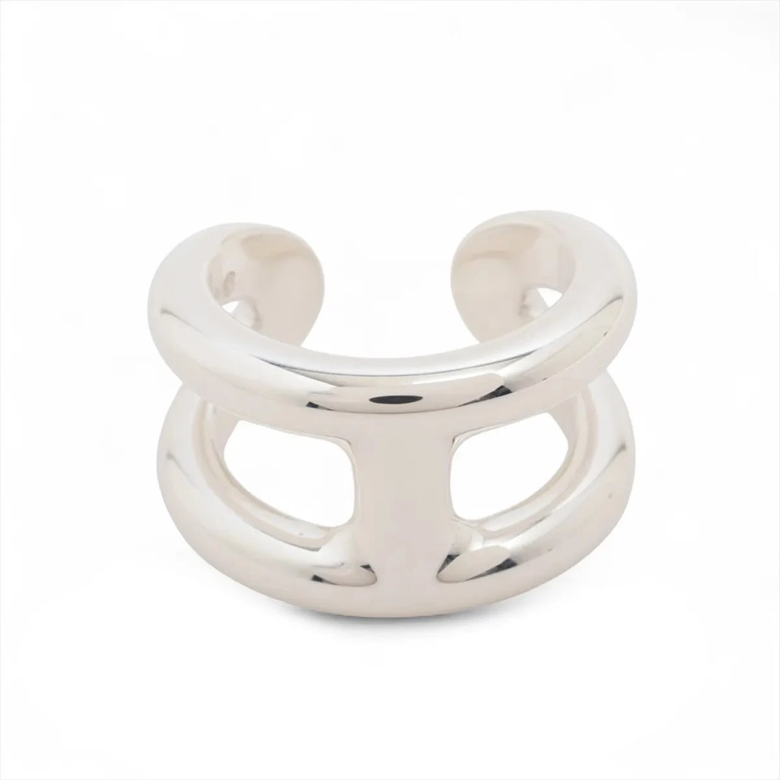 HERMES OSMOZ PM RING: Hermes Osmoz PM Ring Brand: Hermès Type/Style: Ring Material: 925 Color: Silver Size: 6.25 - 6.5 US Accessories: None Accessories Notice: When purchasing pre-owned goods, please refer to the photos