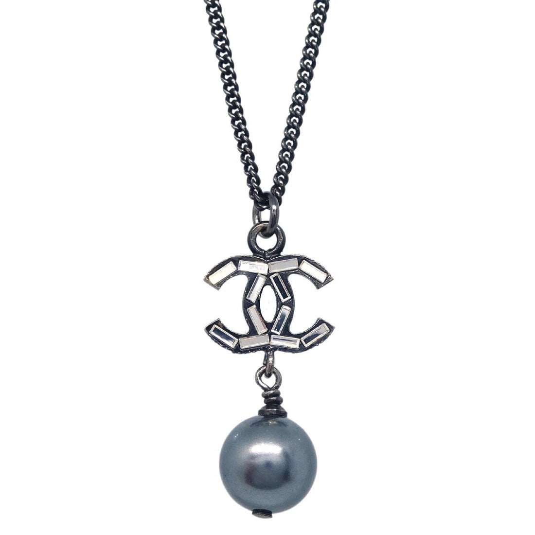 CHANEL NECKLACE PENDANT RHINESTONE ARTIFICIAL PEARL BLACK: Chanel Necklace Pendant Rhinestone Artificial Pearl Black Brand: CHANEL Type/Style: Pendant Material: Silver Plated Rhinestone Artificial Pearl Color: Black Size: Chain(Overall) : 40.0 or 59.0 cm Char