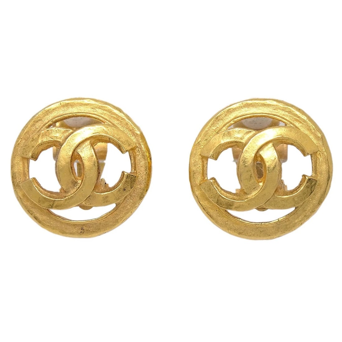 CHANEL EARRINGS GOLD: Chanel Earrings Gold Brand: Chanel Type/Style: Earrings Material: Gold Plated Color: Gold Size: Diameter : 2.6 cm Accessories: None Accessories Notice: When purchasing pre-owned goods, please refer