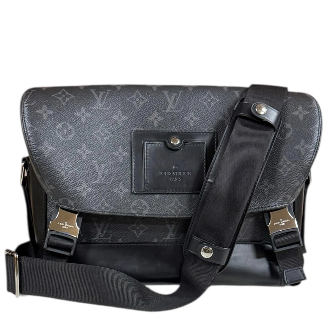 LOUIS VUITTON SHOULDER BAG MONOGRAM ECLIPSE: LOUIS VUITTON Shoulder Bag Monogram Eclipse Brand: LOUIS VUITTON Type/Style: Shoulder Bag Material: Exterior Material Monogram Eclipse Color: Exterior Color black / gray Size: W11.4 x H8.7 x D3.9inch 