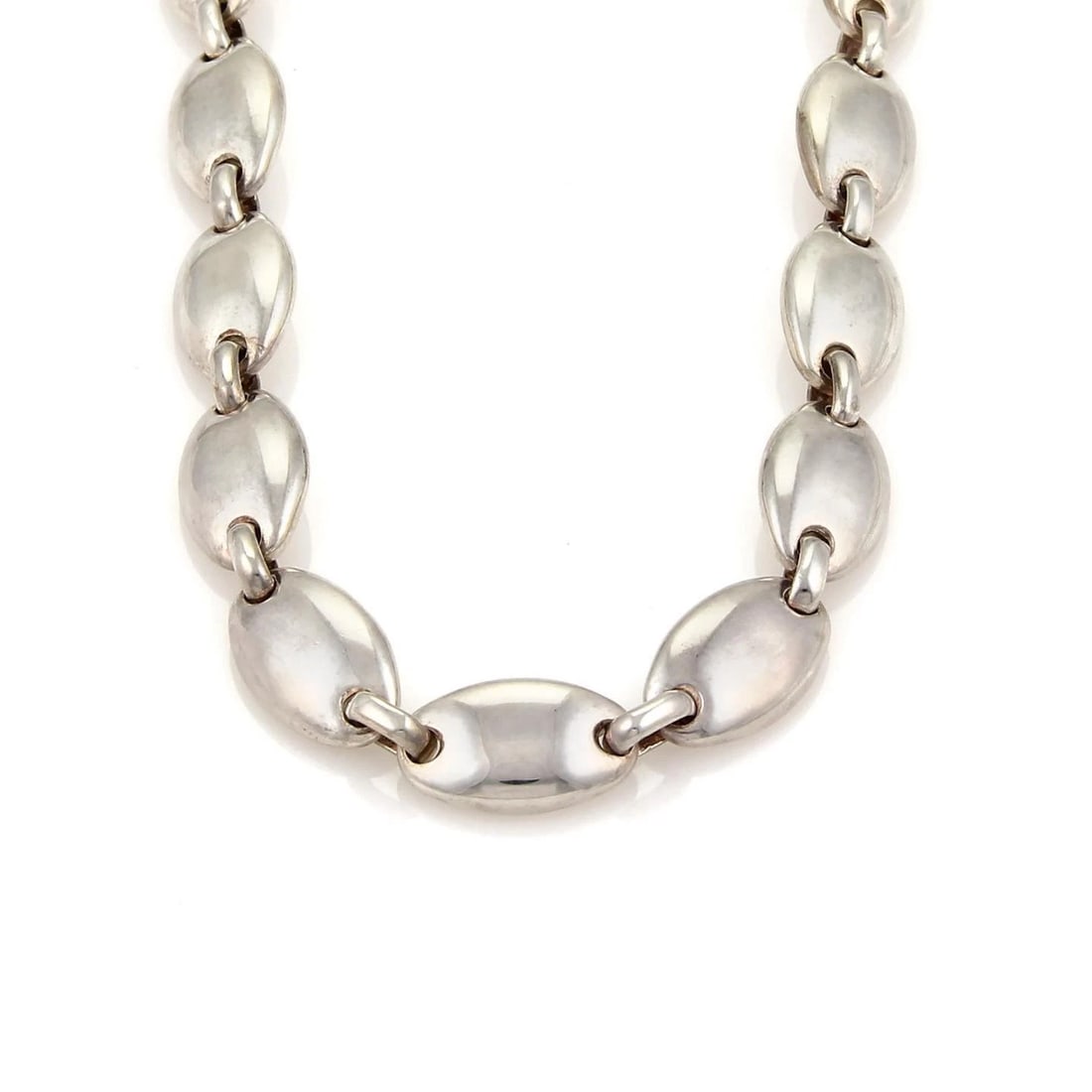 TIFFANY & CO. STERLING SILVER PEBBLES OVAL LINK NECKLACE: Tiffany & Co. Sterling Silver Pebbles Oval Link Necklace Brand: Tiffany & Co. Type/Style: Necklace Material: 925 sterling silver Color: silver Size: Measurement: 16" long x 10.5mm wide x 6.3mm Acc