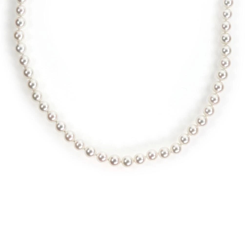 TIFFANY & CO. 18K WHITE GOLD CLASP PEARL NECKLACE: Tiffany & Co. 18k White Gold Clasp Pearl Necklace Brand: Tiffany & Co. Type/Style: Necklace Material: 18k White Gold Color: white Size: Necklace length: 16" Pearl measurements: approximately 6–6.5mm