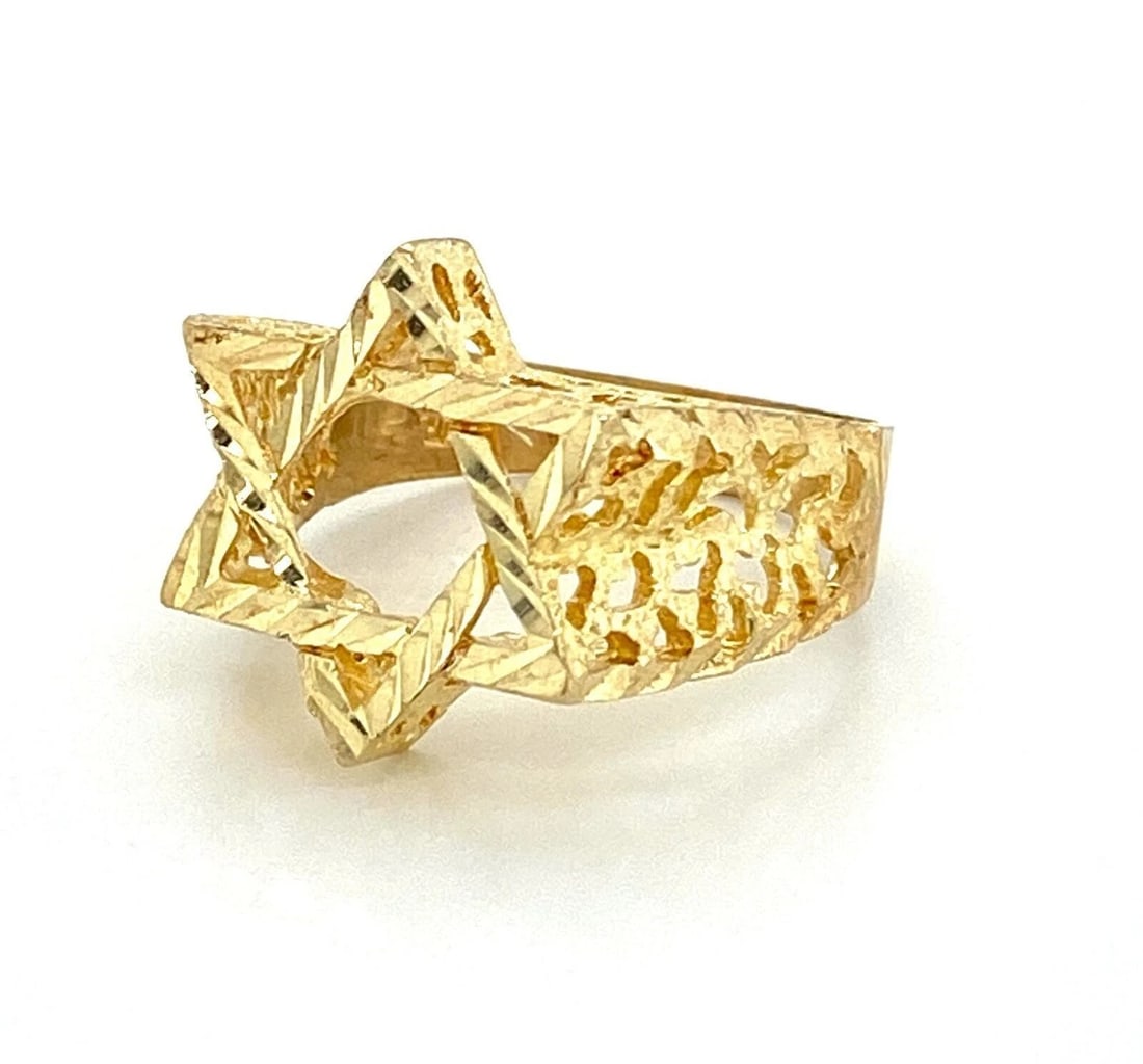 STAR OF DAVID DIAMOND CUT DESIGN 10K YELLOW GOLD RING: Star of David Diamond Cut Design 10k Yellow Gold Ring Brand: None Type/Style: Ring Material: 10k Yellow Gold Color: Yellow Size: 8.5 US Accessories: None Accessories Notice: When purchasin