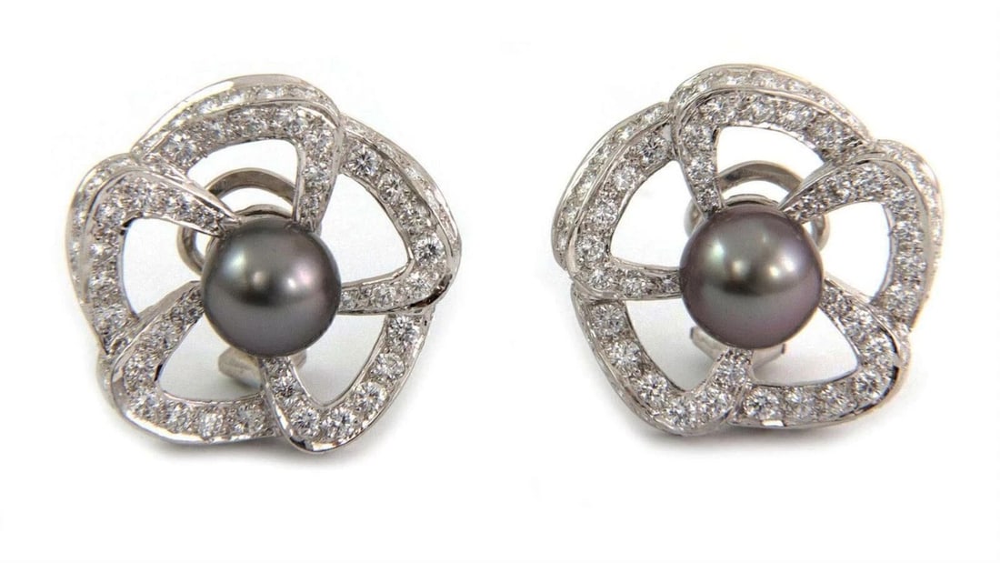 TAHITIAN PEARL DIAMOND PLATINUM FLOWER EARRINGS: Tahitian Pearl Diamond Platinum Flower Earrings Brand: None Type/Style: Earrings Material: Pt950 Color: silver Size: Tahitian pearls: approximately 9.5mm and 9mm Measurements: approximately 1" long x 
