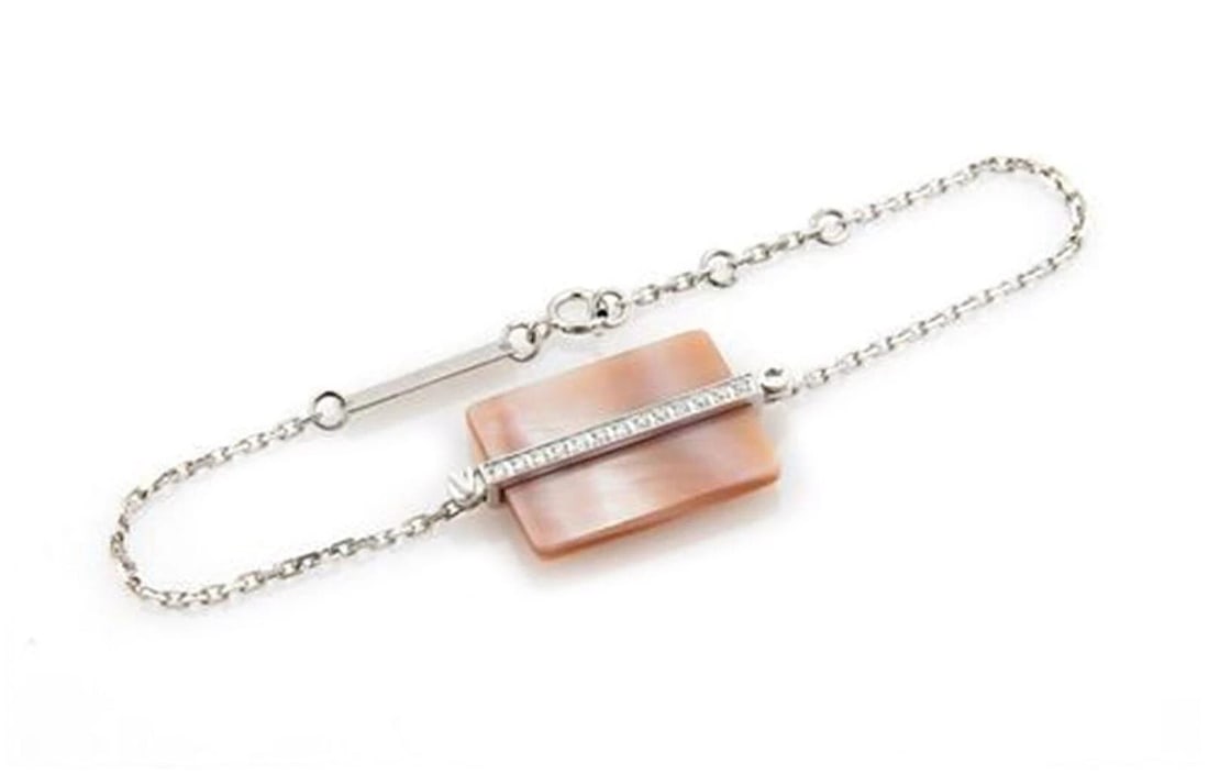 VICTORIA CASAL DIAMOND PINK 18K WHITE GOLD BRACELET: Victoria Casal Diamond Pink 18k White Gold Bracelet Brand: Victoria Casal Type/Style: Bracelet Material: 18k White Gold Color: White Size: Bracelet length: approximately 7" Center charm measurements: 