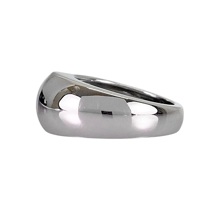 VAN CLEEF & ARPELS WHITE GOLD RING: Van Cleef & Arpels White gold Ring Brand: Van Cleef & Arpels Type/Style: Ring Material: 18K White Gold Color: Silver Size: US:5 Accessories: None Accessories Notice: When purchasing pre-owned goods,