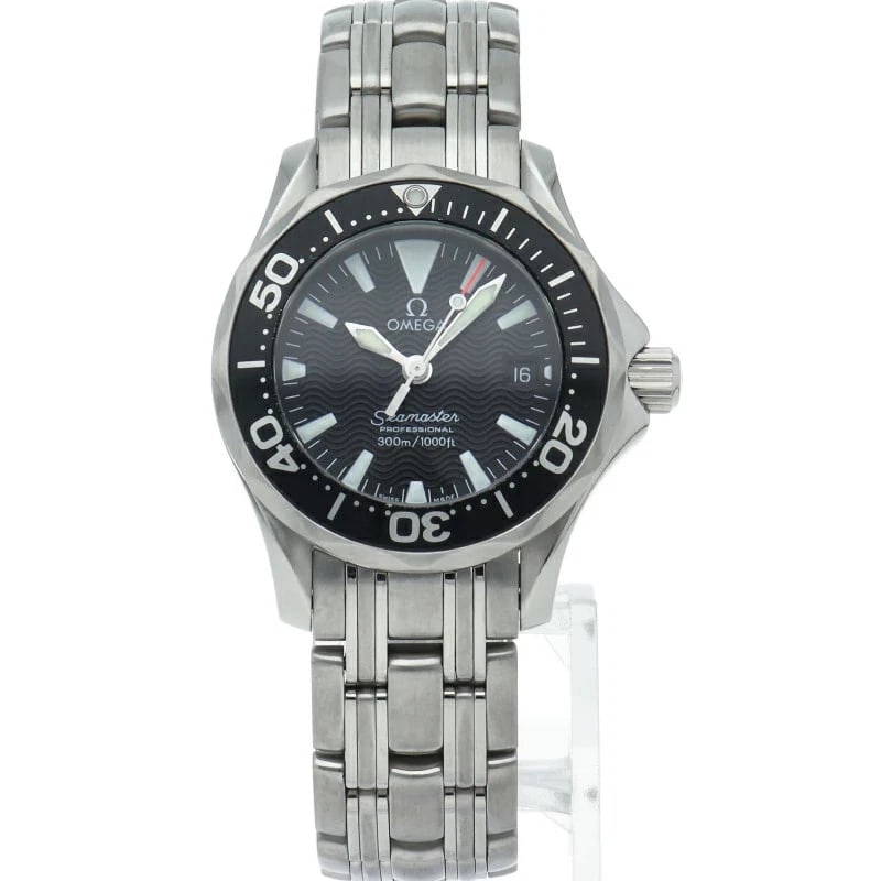OMEGA SEAMASTER QUARTZ WATCH BLACK: Omega Seamaster Quartz Watch Black Brand: OMEGA Type: Wristwatch Material: Stainless Steel Color: Dial color black Size: Case diameter (H) approx. 29.2mm Case diameter (W) approx. 29.2mm Arm circumfer