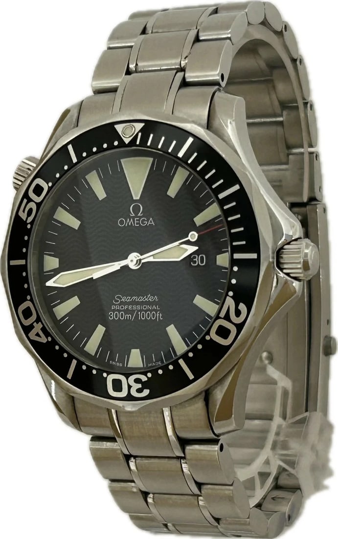OMEGA SEAMASTER PROFESSIONAL QUARTZ WATCH: Omega Seamaster Professional Quartz Watch Brand: OMEGA Type: Wristwatch Material: Stainless Steel Color: Dial color black Size: Case size (w) 41mm Arm circumference size approx. 18.5cm Accessories: