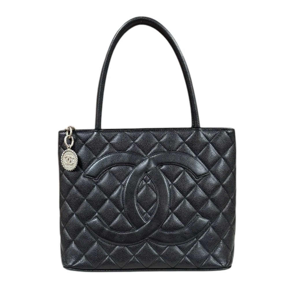 CHANEL TOTE BAG CAVIARSKIN: CHANEL Tote Bag Caviarskin Brand: CHANEL Type/Style: Tote Bag Material: Exterior Material Caviarskin Color: Exterior Color black Size: W11.6 x H8.9 x D5.7inch Accessories: None Accessories