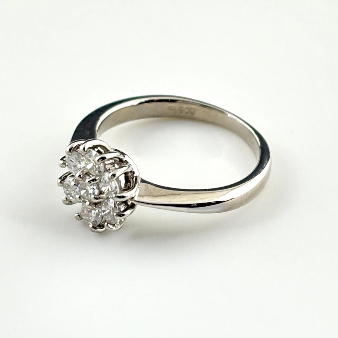 FLOWER MOTIF DESIGN PLATINUM MELEE DIAMOND RING: flower motif design Platinum melee diamond Ring Brand: Unbranded Type/Style: Ring Material: Pt900, Main Stone/Creation Natural Color: None Size: US 5 Accessories: None Accessories Notice: When