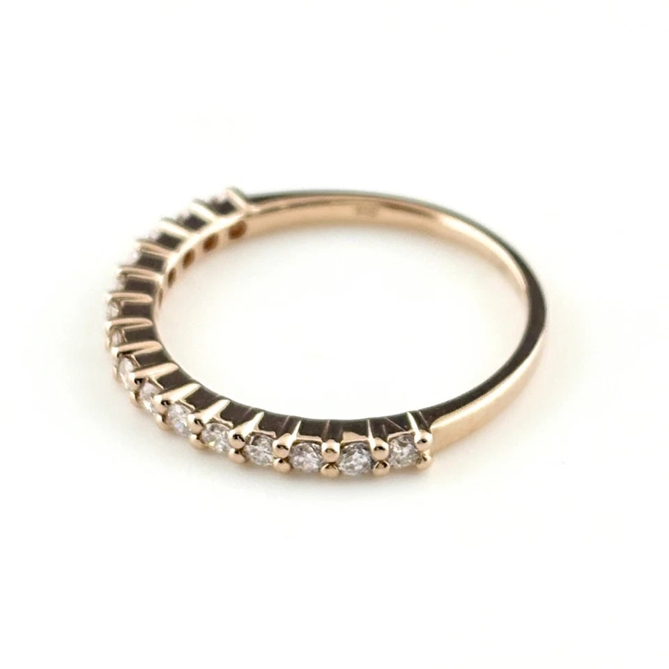 MELEE DIAMOND DESIGN PG RING: melee diamond design PG Ring Brand: Unbranded Type/Style: Ring Material: 18K PG, Main Stone/Creation Natural Color: PG Size: US 6.5 to 7 Accessories: None Accessories Notice: When purchasing