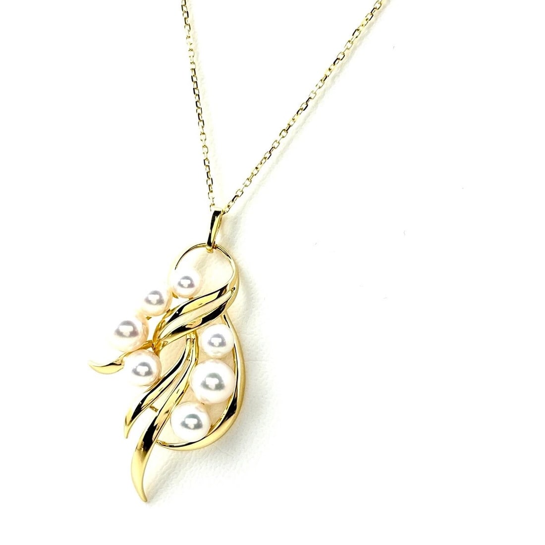 MIKIMOTO PEARL DESIGN NECKLACE YGPENDANT NECKLACE: MIKIMOTO Pearl design necklace YGPendant Necklace Brand: MIKIMOTO Type/Style: Necklace Material: 18KYellowGold, Main Stone/Creation Pearl Color: YellowGold Size: Chain / code 48cm(18.9") Chain width