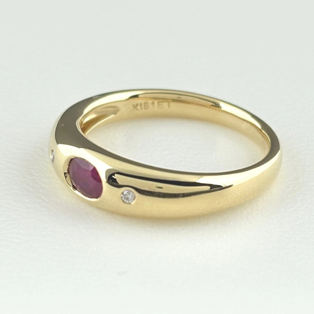 DESIGN RING YG YELLOWGOLDMELEE DIAMOND RING: design ring YG YellowGoldmelee diamond Ring Brand: Unbranded Type/Style: Ring Material: 18K, Main Stone/Creation Ruby diamond Color: YellowGold Size: US 6.5 Accessories: None Accessories Notice: When