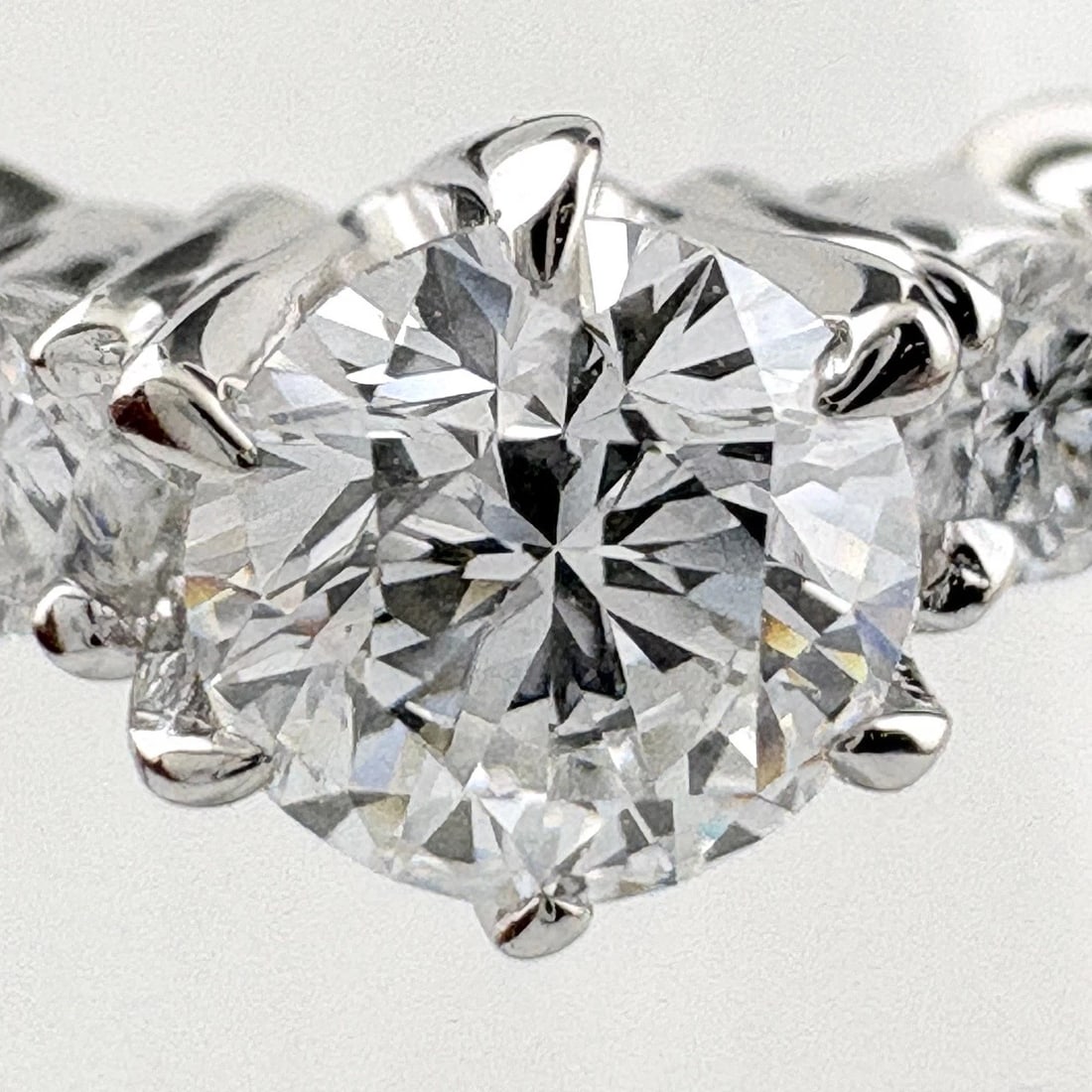 MELEE DIAMOND DESIGN PLATINUM RING - 2