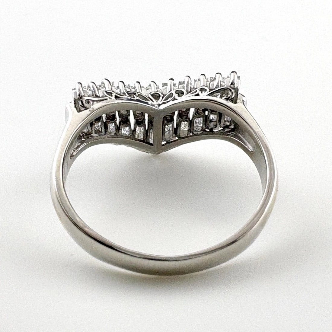 MELEE DIAMOND DESIGN PLATINUM RING - 2