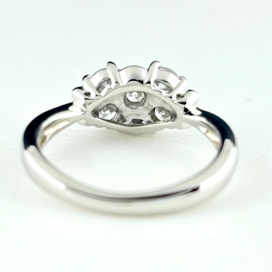 MELEE DIAMOND DESIGN PLATINUM RING - 4