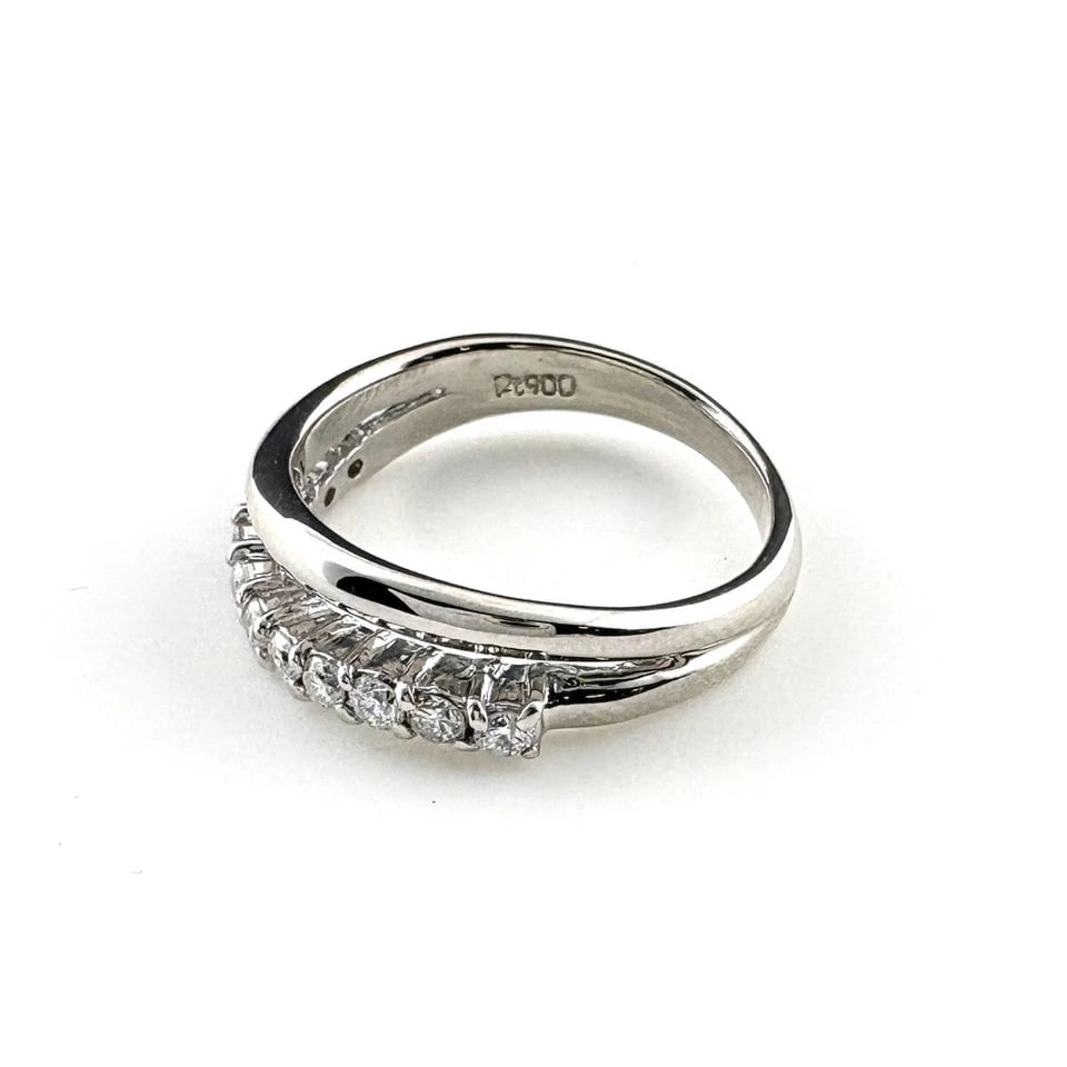 MELEE DIAMOND DESIGN PLATINUM PINKY RING: melee diamond design Platinum pinky Ring Brand: Unbranded Type/Style: Ring Material: Pt900, Main Stone/Creation Natural Color: None Size: US 3 Accessories: None Accessories Notice: When purchasing